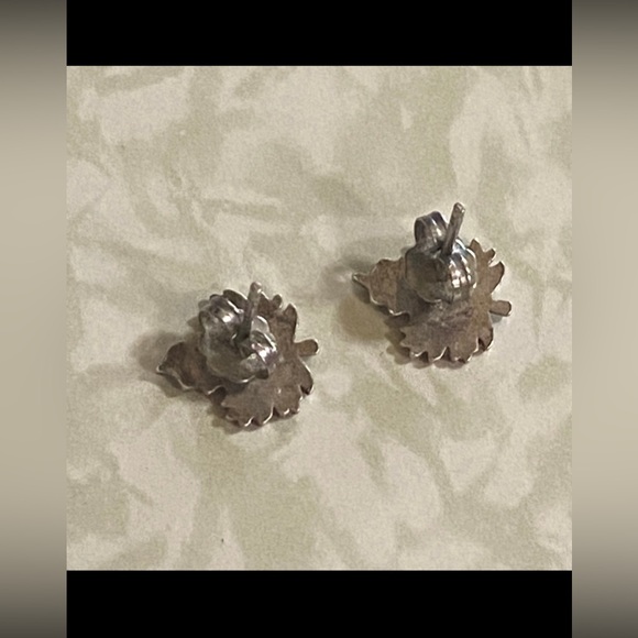 LAST CHANCE 🔥 Vintage Sterling Silver Maple Leaf Pierced Earrings #7224 - Picture 4 of 5